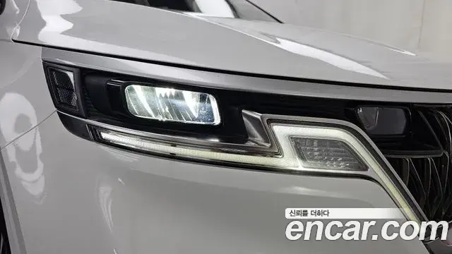 Kia Carnival 2022 — ფოტო 30/34