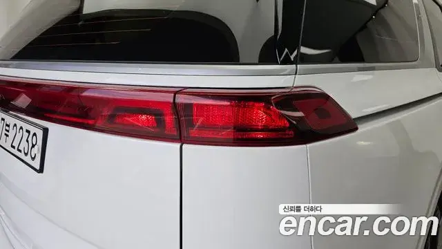 Kia Carnival 2022 — ფოტო 17/34