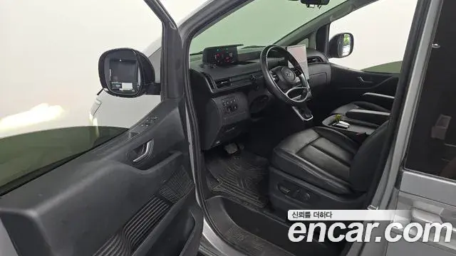Hyundai Staria 2023 — Фото 10/20
