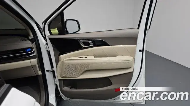 Kia Carnival 2023 — Şəkil 35/38