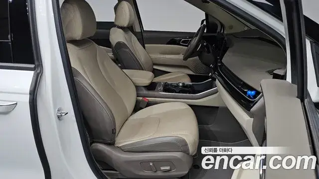 Kia Carnival 2023 — Şəkil 24/38