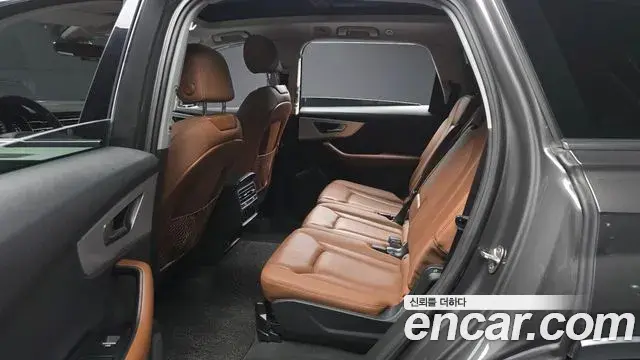 Audi Q7 2020 — Şəkil 8/37