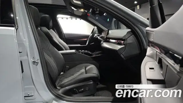 BMW 5 Series 2025 — Şəkil 20/32