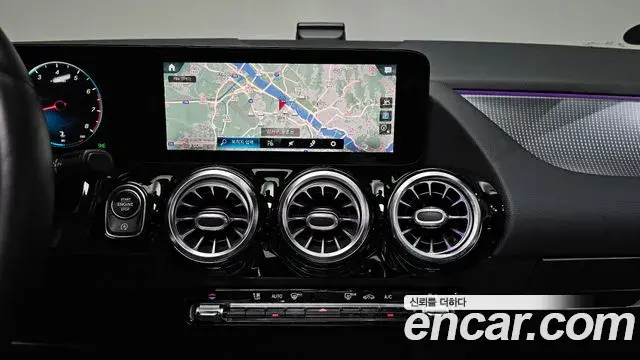 Mercedes-Benz GLA-Class 2021 — Фото 14/20