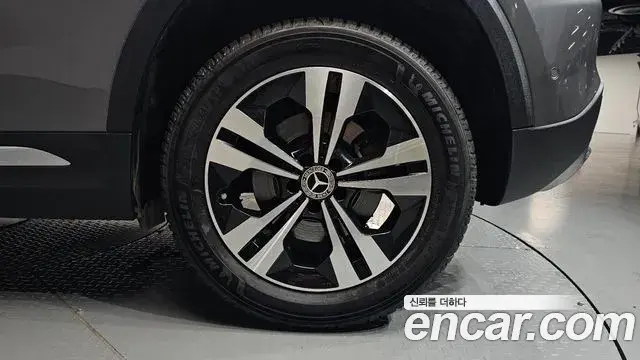 Mercedes-Benz GLA-Class 2021 — ფოტო 25/35