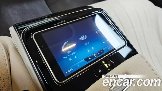 Mercedes-Benz S-Class 2022 — Photo 19/35