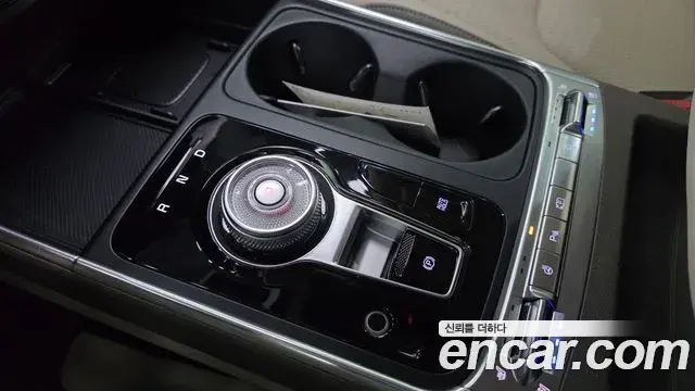 Kia Carnival 2024 — ფოტო 18/20