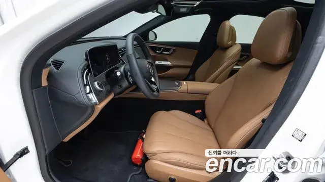 Mercedes-Benz E-Class 2025 — Photo 7/19