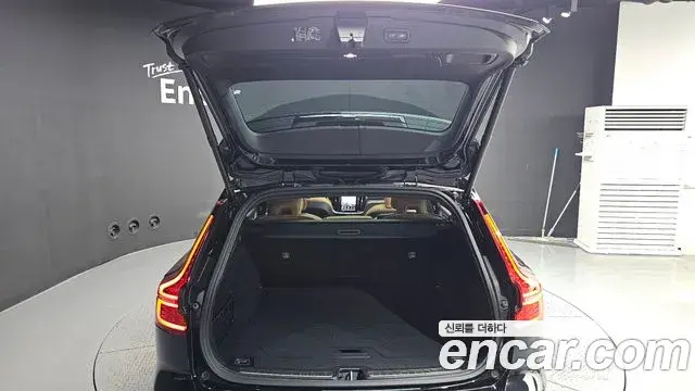 Volvo V60 Cross Country 2025 — Şəkil 9/33