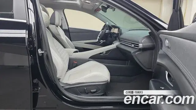 Hyundai The New Avante Hybrid 2022 — Photo 23/32