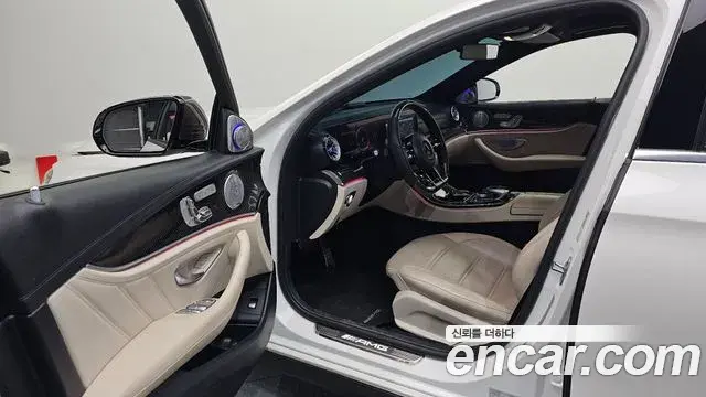 Mercedes-Benz E-Class 2019 — Photo 18/31