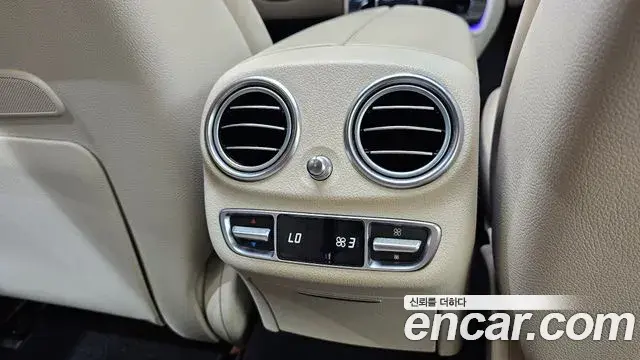 Mercedes-Benz E-Class 2019 — Photo 3/31