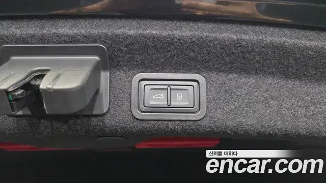 Audi A6 2023 — ფოტო 31/33
