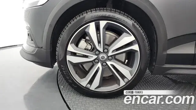 Volvo V60 Cross Country 2021 — Photo 7/36