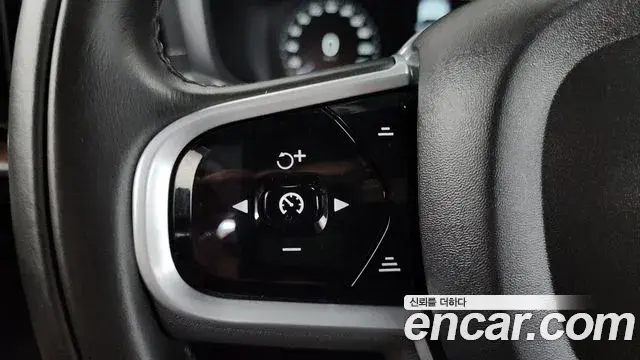 Volvo V60 Cross Country 2021 — Photo 3/36
