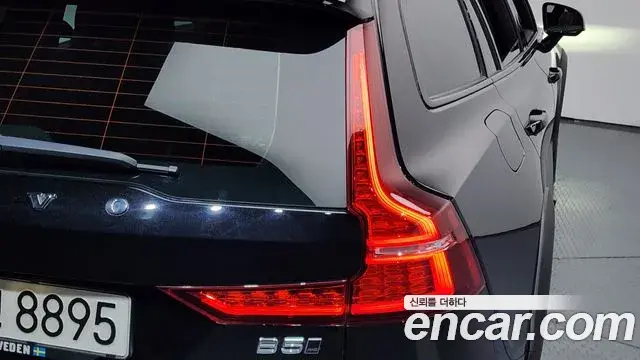 Volvo V60 Cross Country 2021 — Photo 33/36