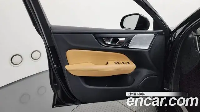 Volvo V60 Cross Country 2021 — Photo 36/36