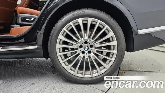 BMW X7 2024 — Photo 28/35