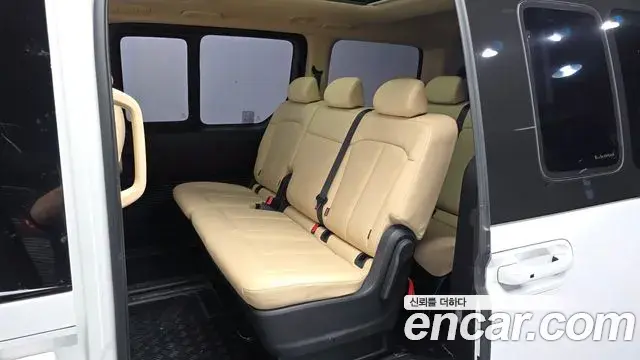 Hyundai Staria 2021 — Photo 4/31