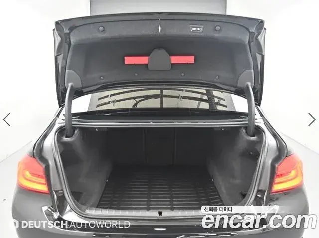 BMW 5 Series 2019 — Photo 8/20