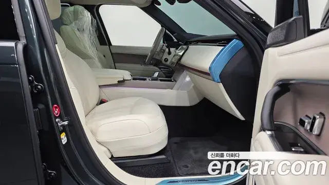 Land Rover Range Rover 2025 — ფოტო 13/20