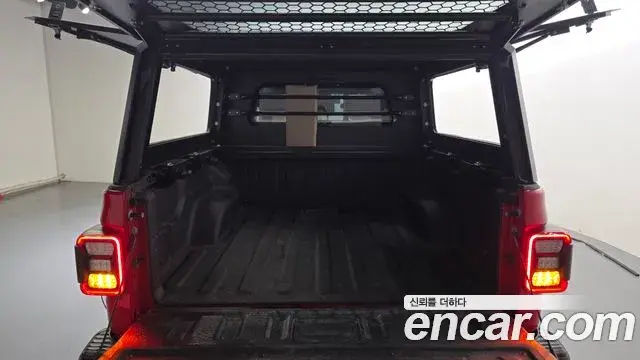 Jeep Gladiator 2022 — Şəkil 27/30