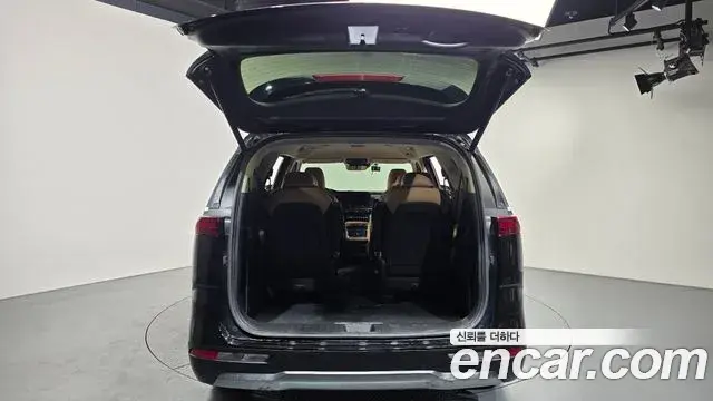 Kia Carnival 2022 — Photo 19/20