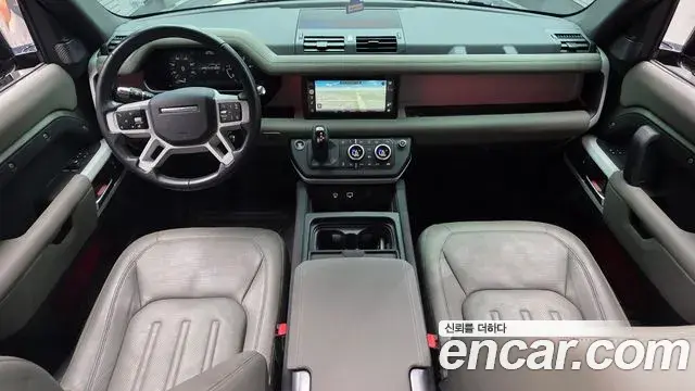 Land Rover Defender 2021 — Photo 27/40