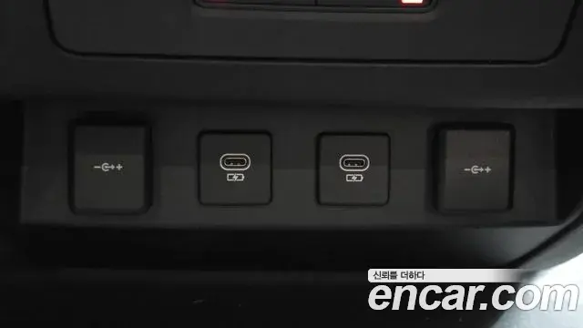Land Rover Defender 2021 — Photo 22/40