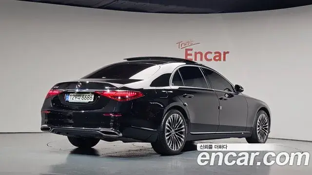 Mercedes-Benz S-Class 2023 — Photo 11/37