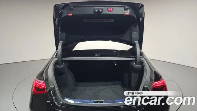 Mercedes-Benz S-Class 2023 — Photo 15/37