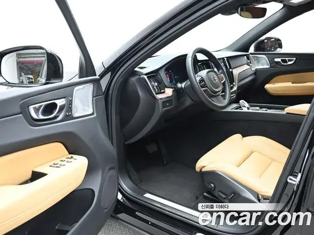 Volvo XC60 2023 — Фото 11/20