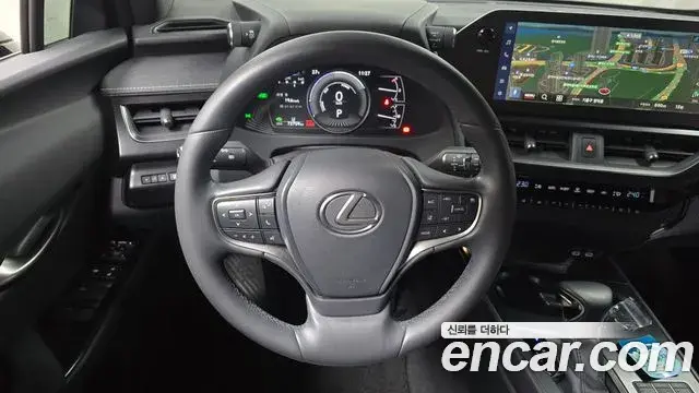 Lexus UX250h 2023 — ფოტო 16/30