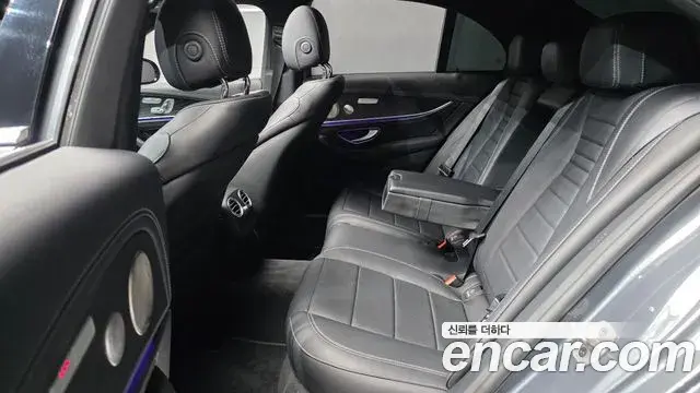 Mercedes-Benz E-Class 2022 — Photo 26/31