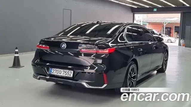 BMW 7 Series 2025 — Фото 3/18