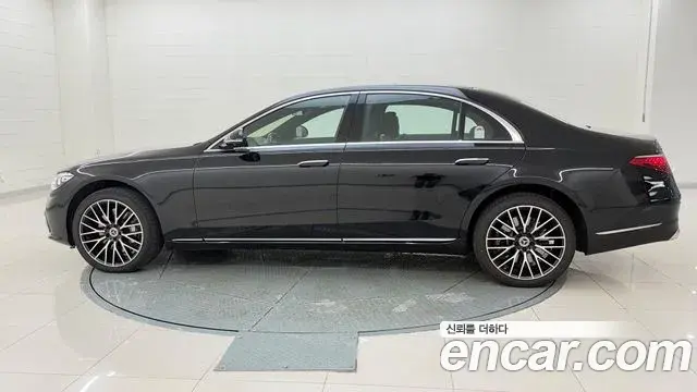 Mercedes-Benz S-Class 2025 — Фото 2/20