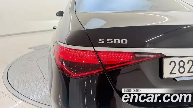 Mercedes-Benz S-Class 2025 — Фото 12/20