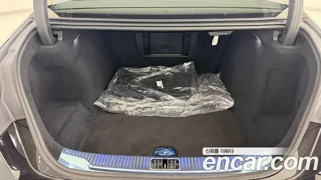 Mercedes-Benz S-Class 2025 — Фото 13/20