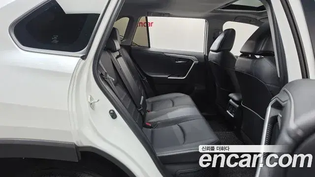 Toyota RAV4 2025 — Фото 12/20