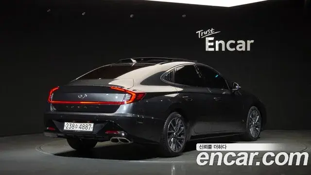 Hyundai Sonata Hybrid 2019 — Photo 24/33