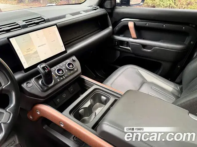 Land Rover Defender 2023 — Фото 11/20