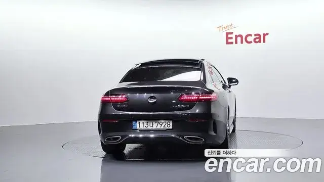 Mercedes-Benz E-Class 2021 — Photo 4/20