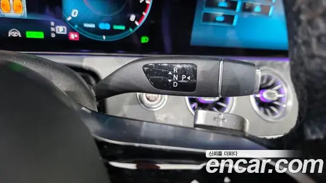 Mercedes-Benz E-Class 2021 — Photo 9/20