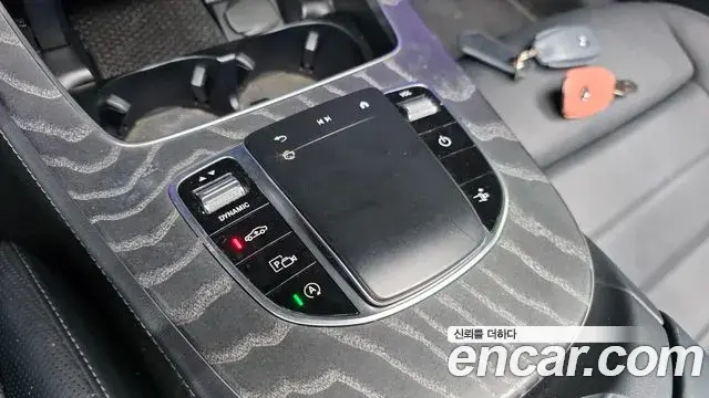 Mercedes-Benz E-Class 2021 — Photo 19/20