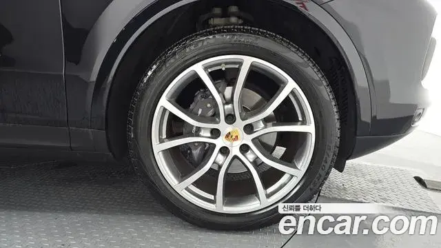 Porsche Cayenne 2019 — Şəkil 15/31