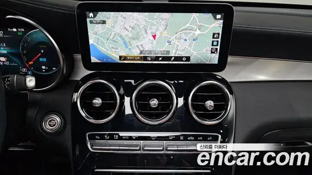 Mercedes-Benz GLC-Class 2022 — Photo 18/34