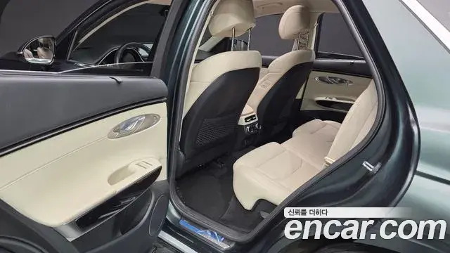 Genesis GV70 2021 — Photo 34/36