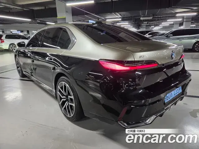 BMW i7 2024 — Photo 17/18