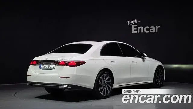 Mercedes-Benz E-Class 2024 — ფოტო 4/33