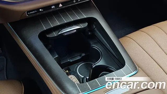 Mercedes-Benz E-Class 2024 — ფოტო 28/33